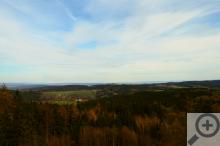 Výhled z rozhledny do Saska a na Krušné hory