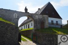 Cestou na Slavný potkáte spoustu krásných stavení