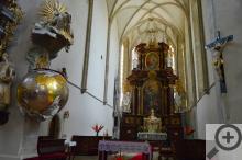 V chrámu sv. Mikuláše je kazatelna ve tvaru zeměkoule