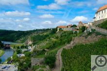 Pohled na město, rotundu Panny Marie a sv. Kateřiny a Znojemskou přehradu