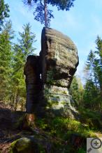 Cestou budete potkávat nejrůznější, skály, komíny, balvany…