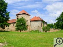 Jedna ze dvou starých gotických tvrzí – tohle je konkrétně Horní tvrz Jedna ze dvou starých gotických tvrzí – tohle je konkrétně Horní tvrz