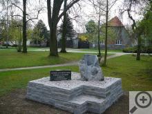 Pomník americkým letcům - poslední nálet se uskutečnil jen 11 dní před osvobozením. Foto: Pavel Kozubek